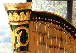 Académie Camac harp crop