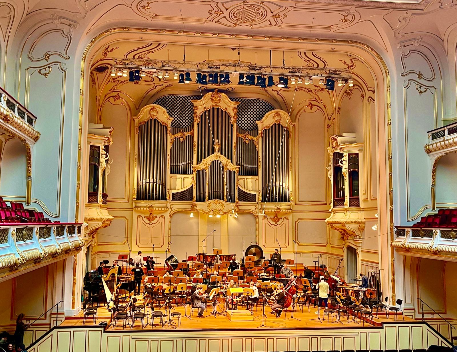 The Symfoniker Hamburg at home in the the Laeiszhalle.