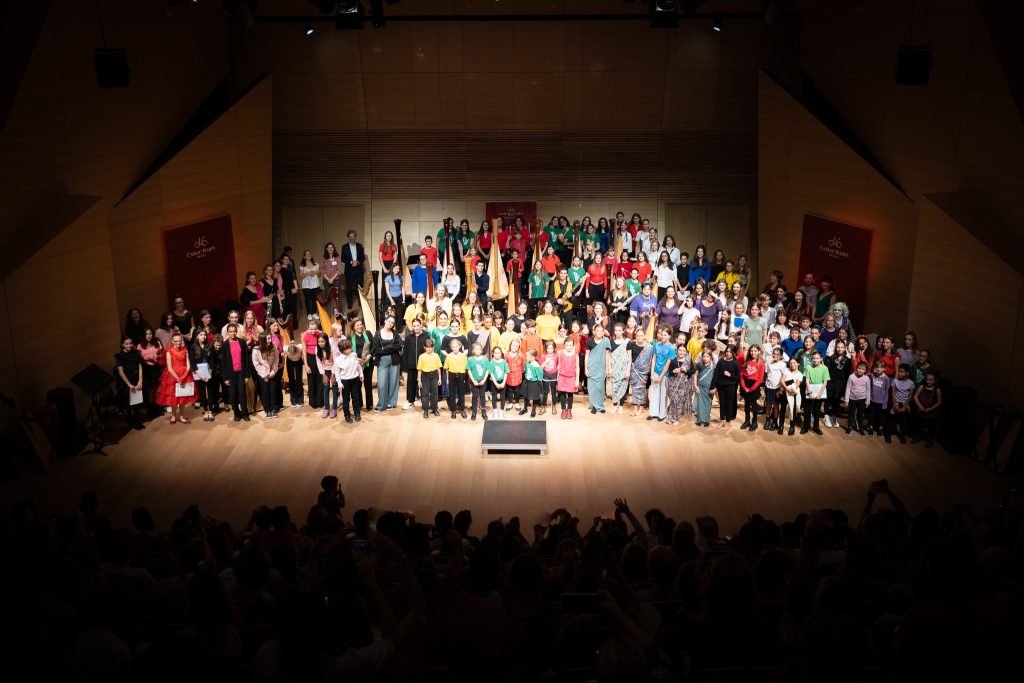 All 156 young harpists, Duo Bisiad and Jakez François ©Cedric De Bruyn