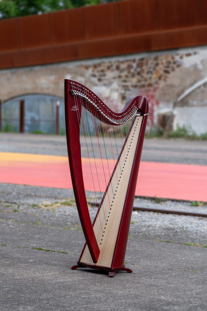 Lancelot in mahogany finish ©Vincent Jacques