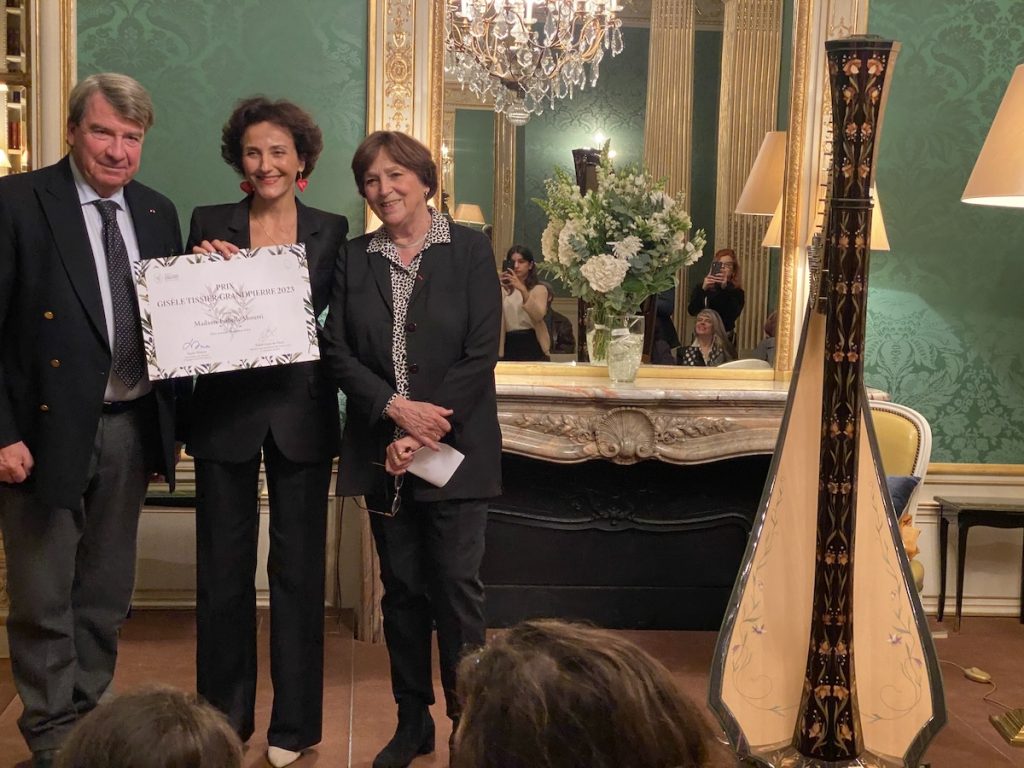 Isabelle avec M. Xavier Darcos, Chancelier de l'Institut de France et Mme Edith Canat de Chizy