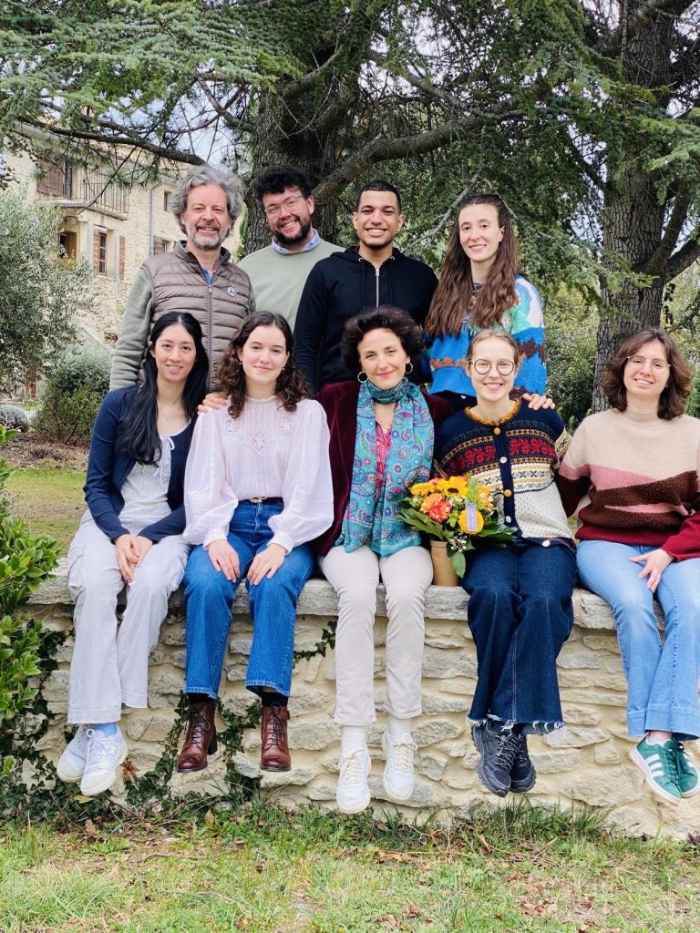 Les participants de l'Académie 2025, photographiés avec leur professeur, Isabelle Moretti, le président de Camac et Jakez François. 