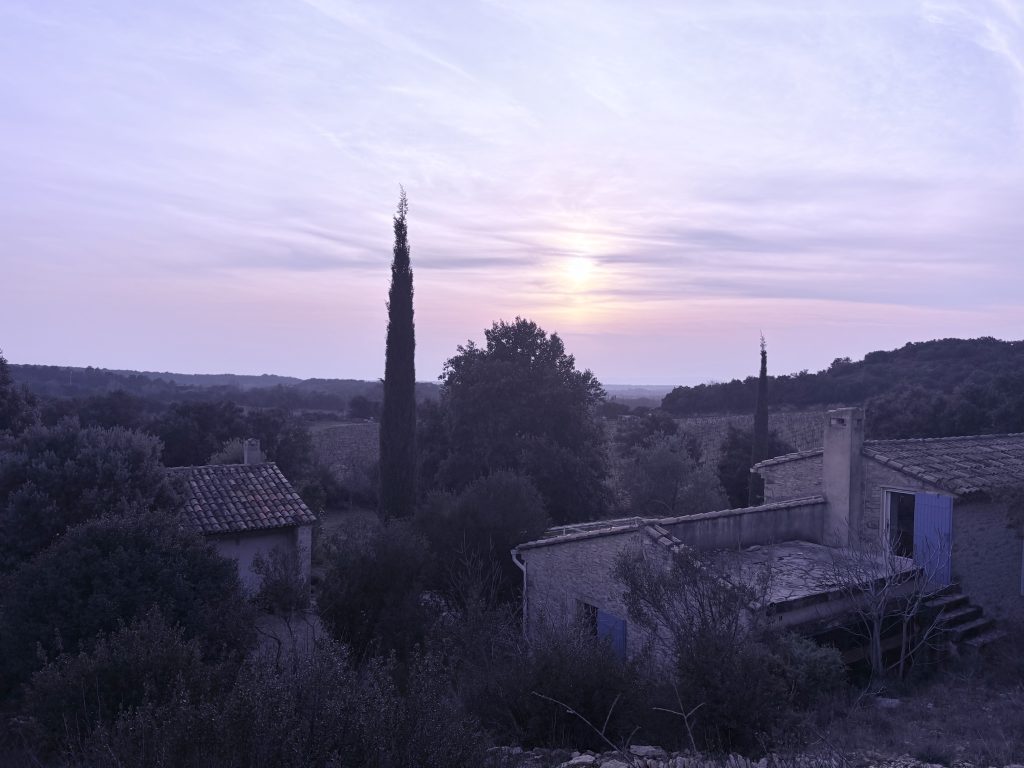 Le paysage provençal paisible était le cadre idéal pour l'Académie